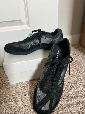 New Diesel  Sport Women's Move-in Lace-up Fashion Sneaker.  Size U.S. 10 EU 41